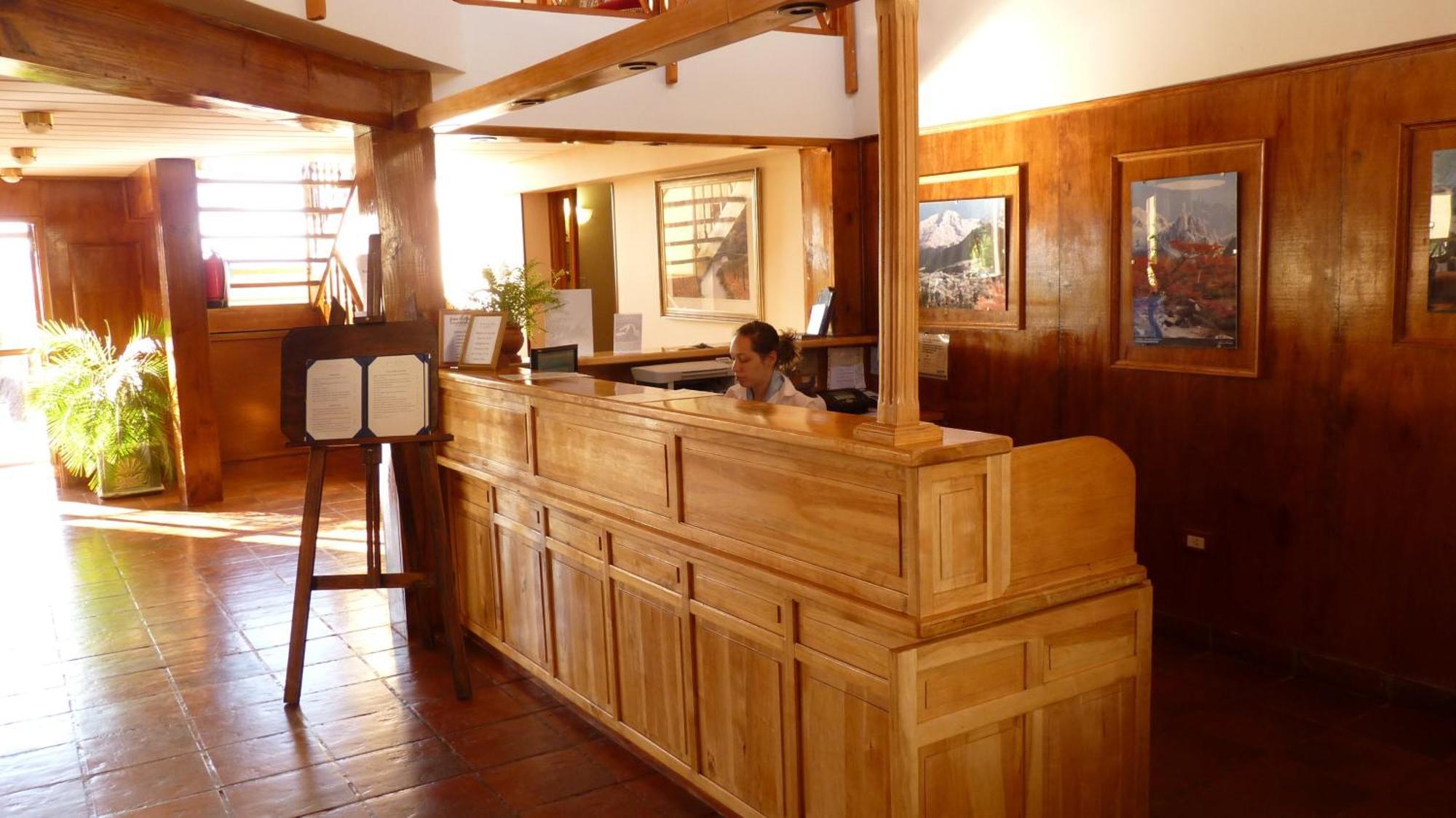 Hotel Picos Del Sur El Calafate Exterior photo